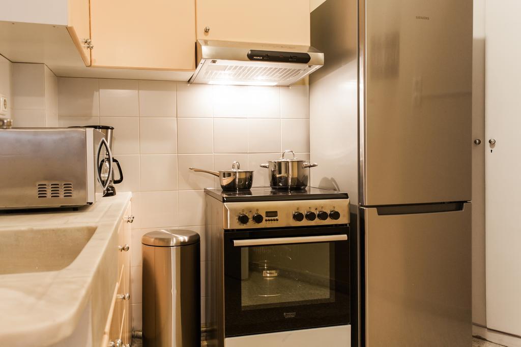 Charming Acropolis Metro Station Apartment, Clean And Cozy Атина Екстериор снимка